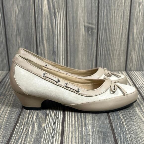 Comfort Well Beacon Beige Slip On Heels Women sz 7 Office Career Faux Leather - Picture 1 of 11